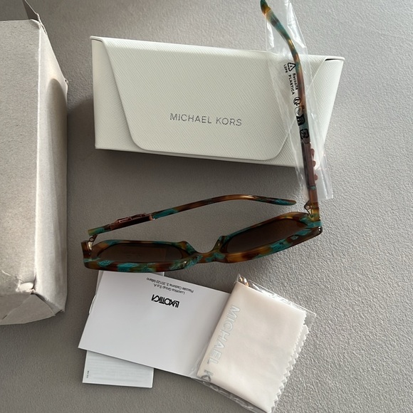 Michael  KORS , Sunglasses 😎 💯 authentic - Picture 7 of 7